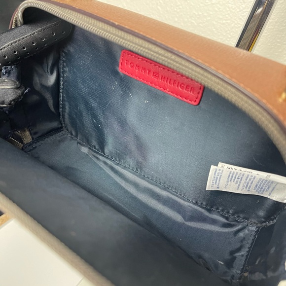 Preloved Tommy Hilfiger Jacquard Monogram Two Way Shoulder Crossbody Camera Bag - Picture 13 of 15